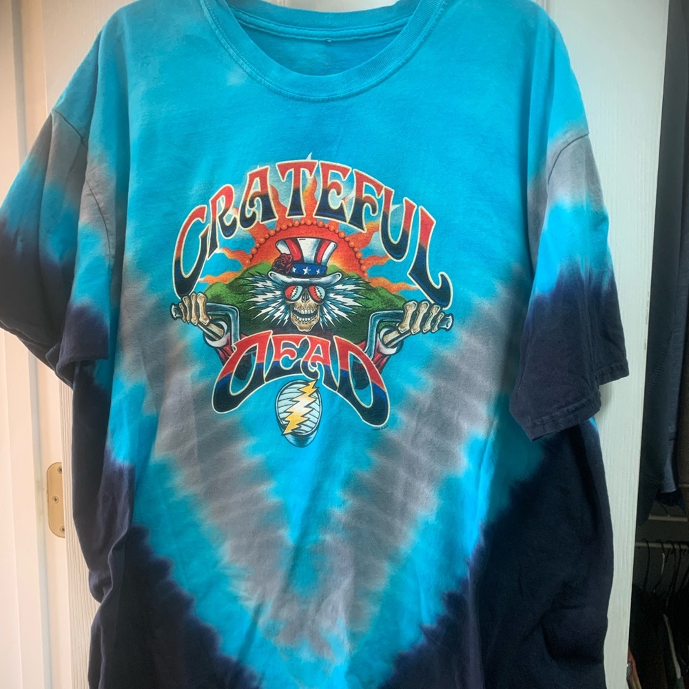 Grateful Dead T-shirt.